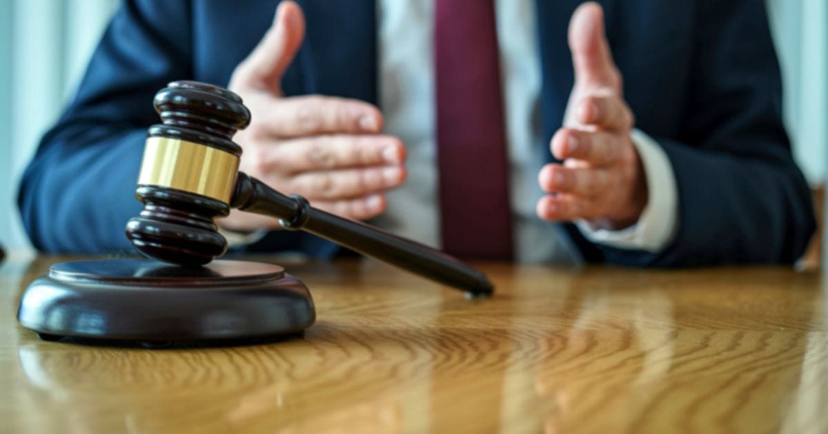 Prawo to nie matematyka. Dlaczego w sądzie wygrywa lepsza strategia, a nie tylko „racja”?