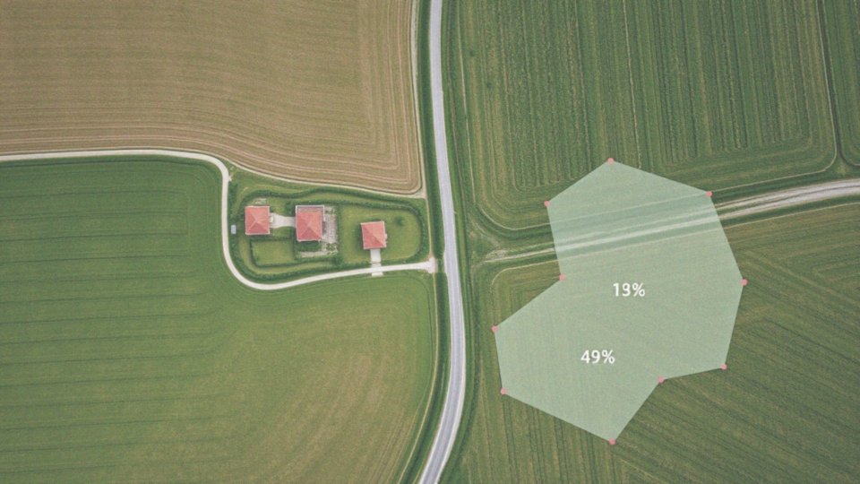 W jaki sposób mapa ewidencyjna uzupełnia mapę zasadniczą?