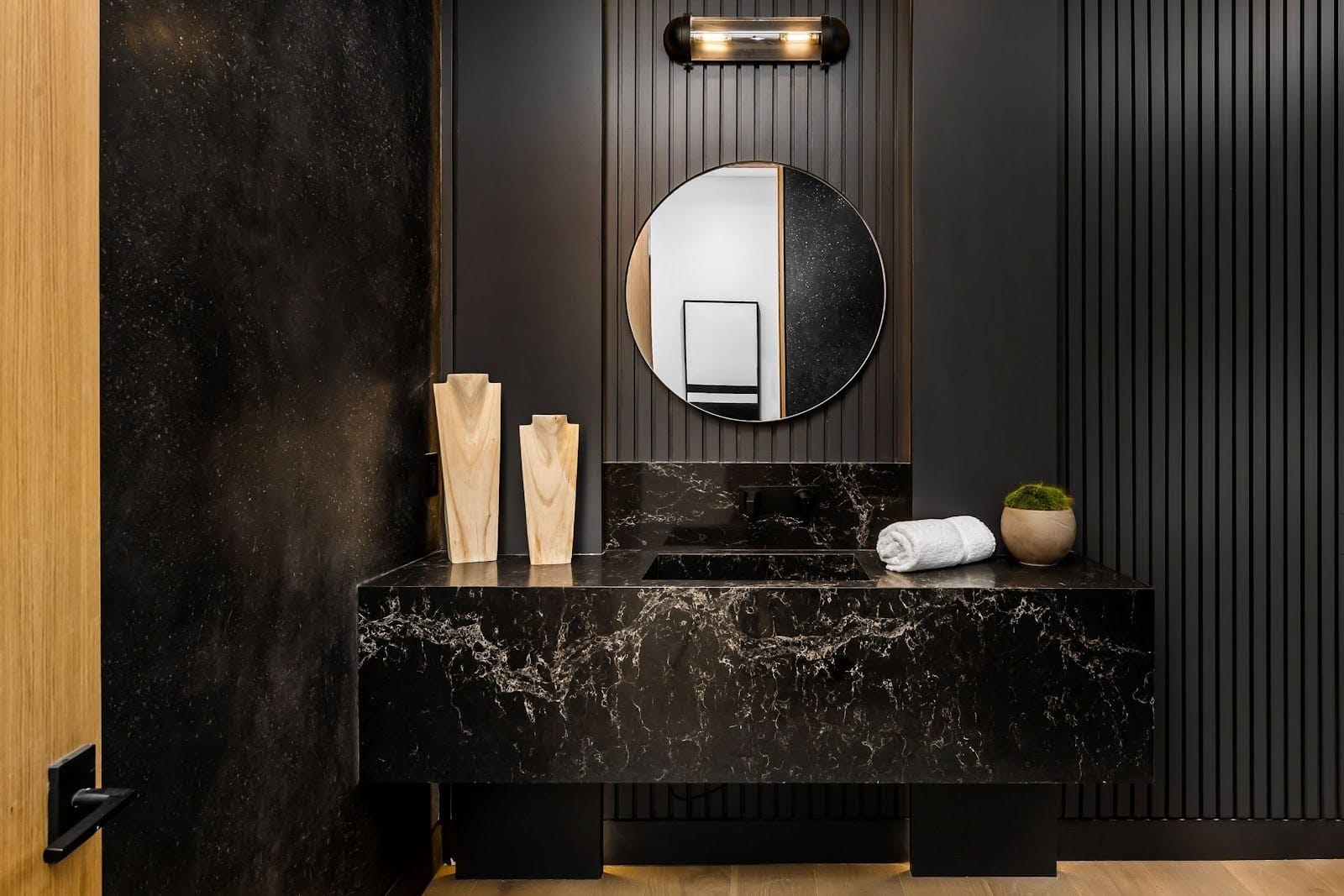 Czarny marmur ze złotem – 5 możliwości zastosowania